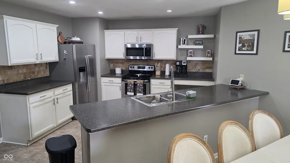 765 Country Gate Drive Whiteland, IN 46184