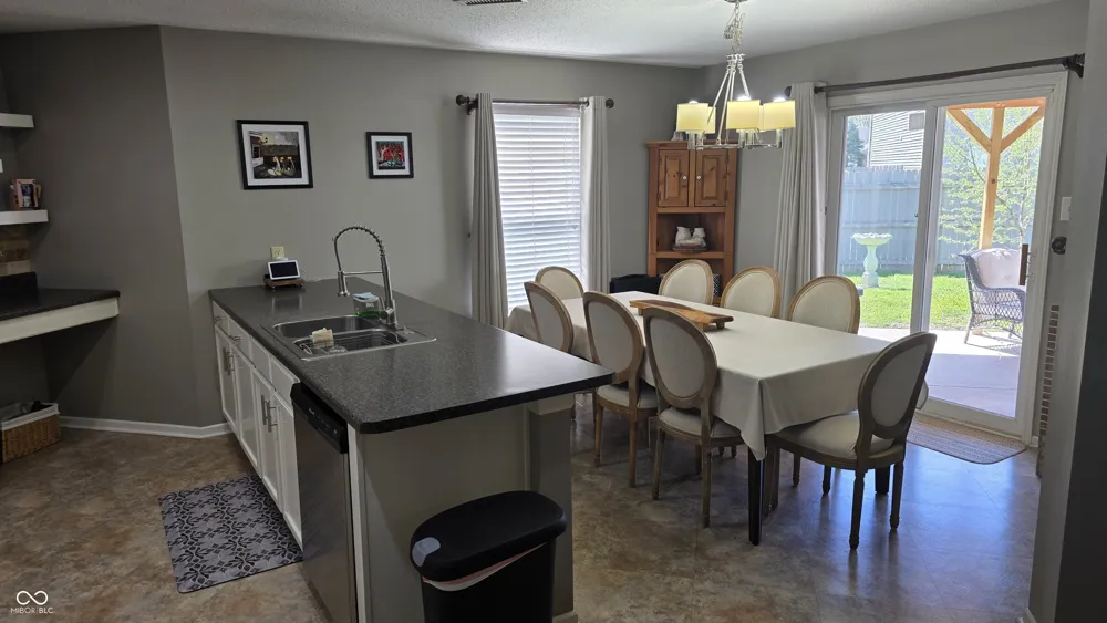 765 Country Gate Drive Whiteland, IN 46184