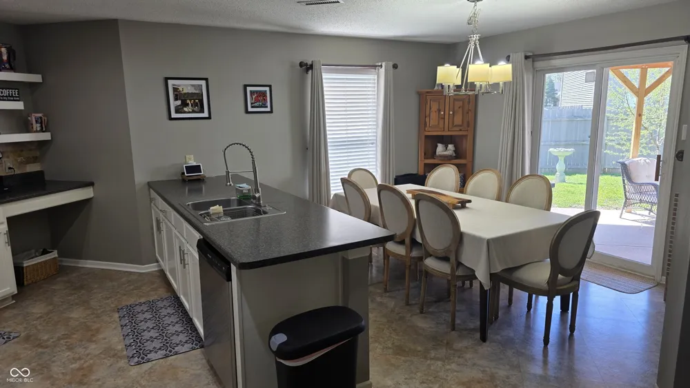 765 Country Gate Drive Whiteland, IN 46184
