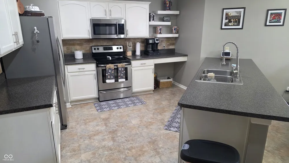 765 Country Gate Drive Whiteland, IN 46184