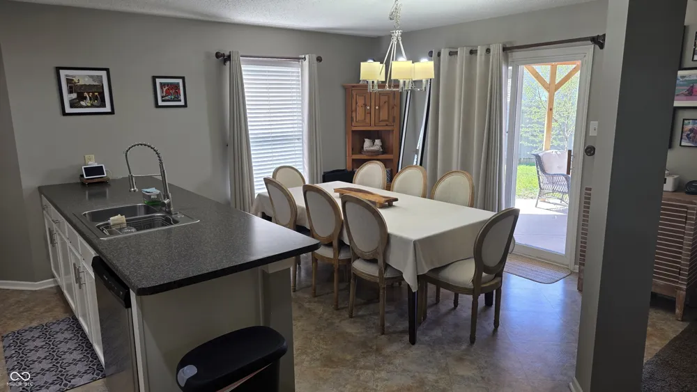 765 Country Gate Drive Whiteland, IN 46184
