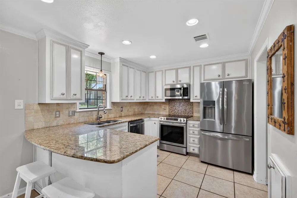 1411 Holly Street S Waskom, TX 75692