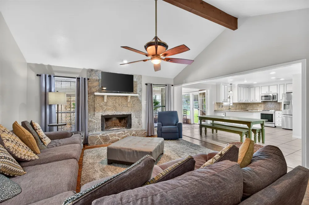 1411 Holly Street S Waskom, TX 75692