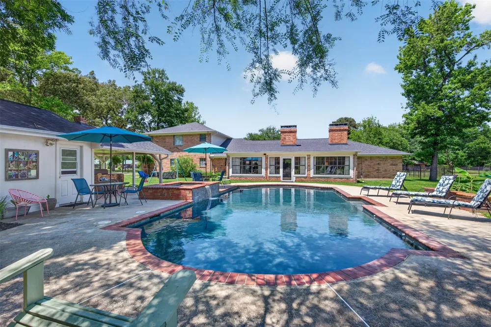 1411 Holly Street S Waskom, TX 75692