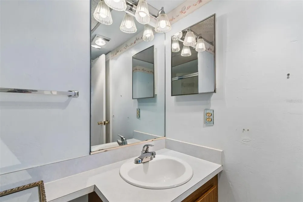 6960 20TH AVENUE #501 St Petersburg, FL 33710