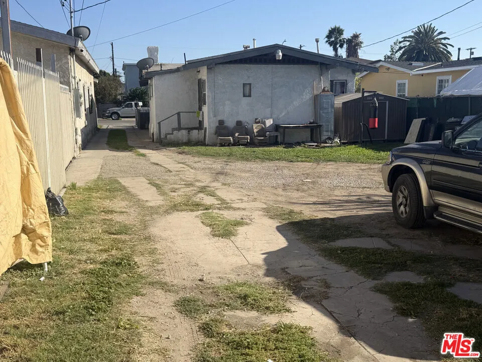 213 W 83rd Street Los Angeles, CA 90003