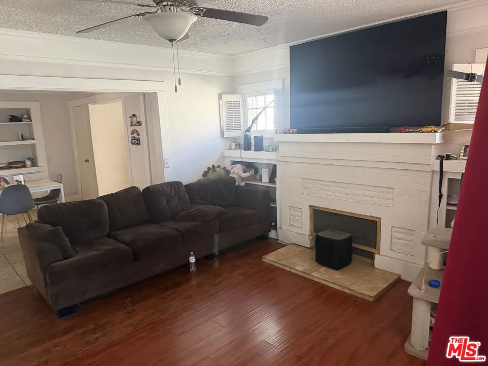213 W 83rd Street Los Angeles, CA 90003