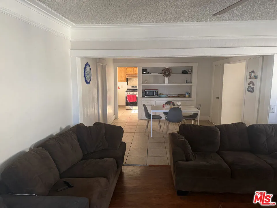 213 W 83rd Street Los Angeles, CA 90003
