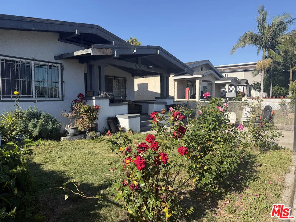 213 W 83rd Street Los Angeles, CA 90003