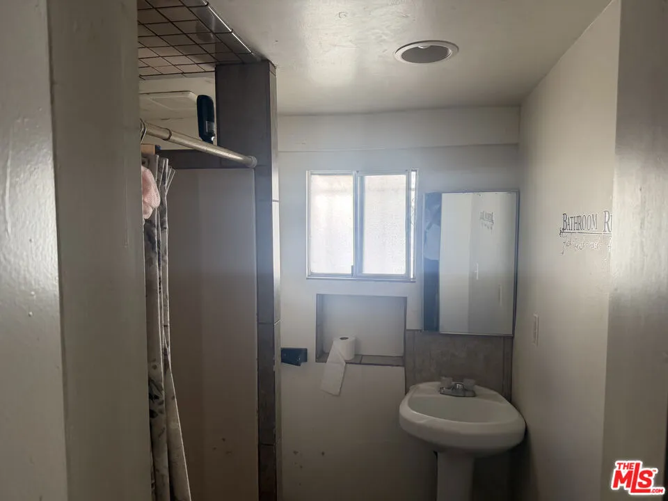 213 W 83rd Street Los Angeles, CA 90003