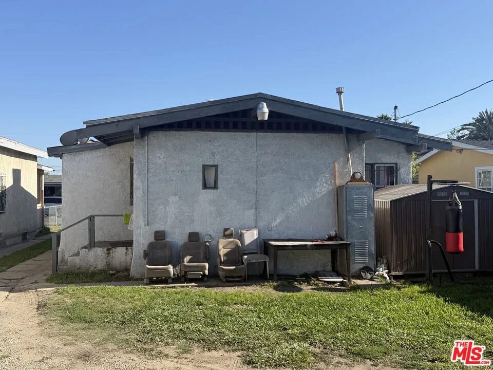 213 W 83rd Street Los Angeles, CA 90003