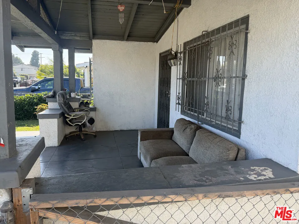 213 W 83rd Street Los Angeles, CA 90003