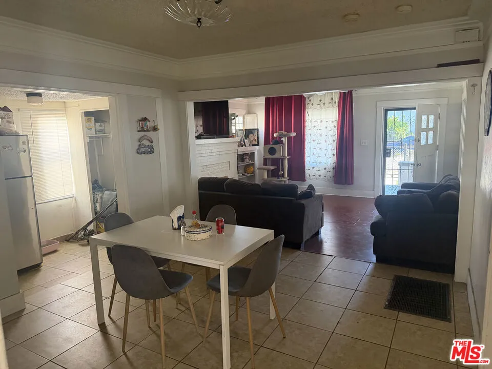 213 W 83rd Street Los Angeles, CA 90003