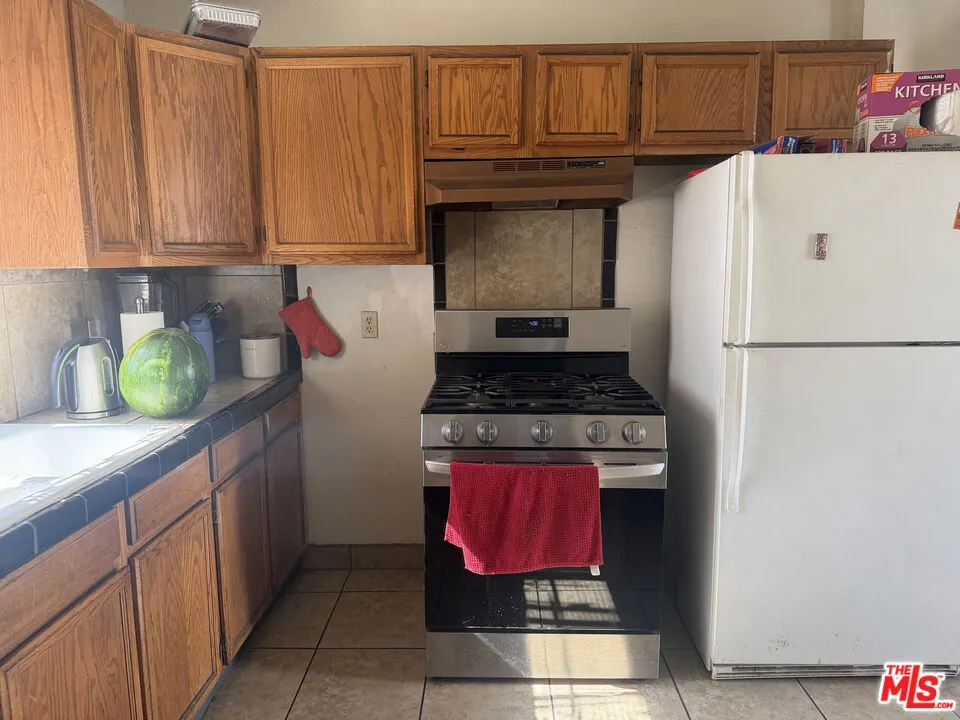 213 W 83rd Street Los Angeles, CA 90003