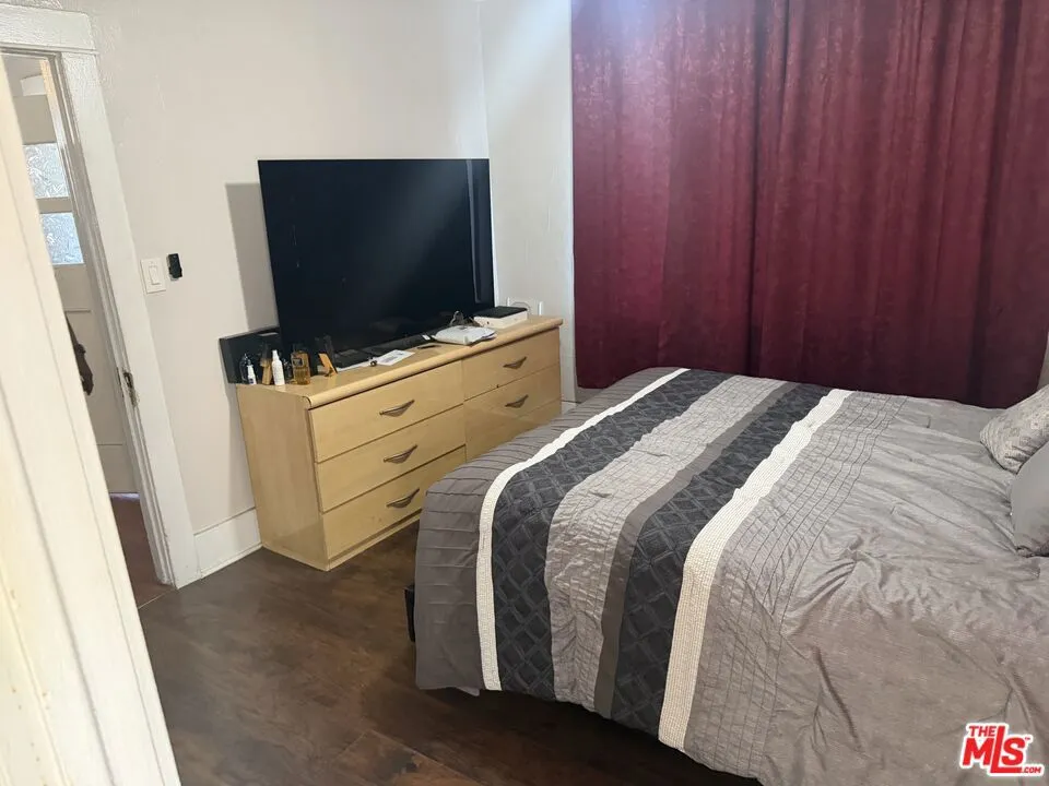 213 W 83rd Street Los Angeles, CA 90003