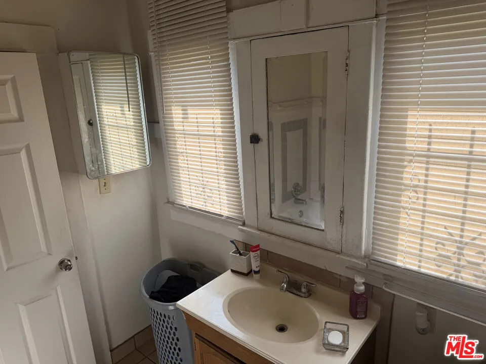 213 W 83rd Street Los Angeles, CA 90003