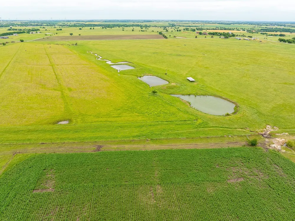 1010 County Road 382 Era, TX 76238