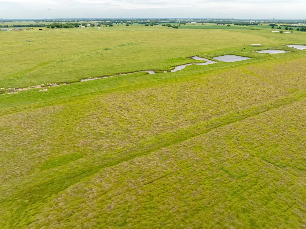 1010 County Road 382 Era, TX 76238
