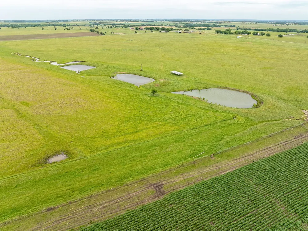 1010 County Road 382 Era, TX 76238