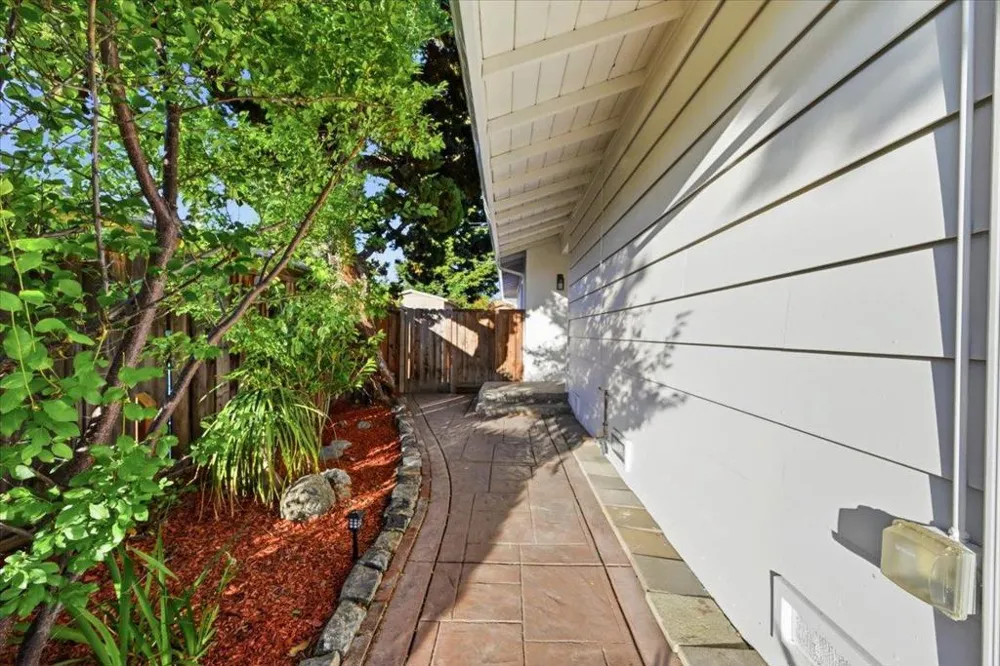2199 Fordham Drive Santa Clara, CA 95051