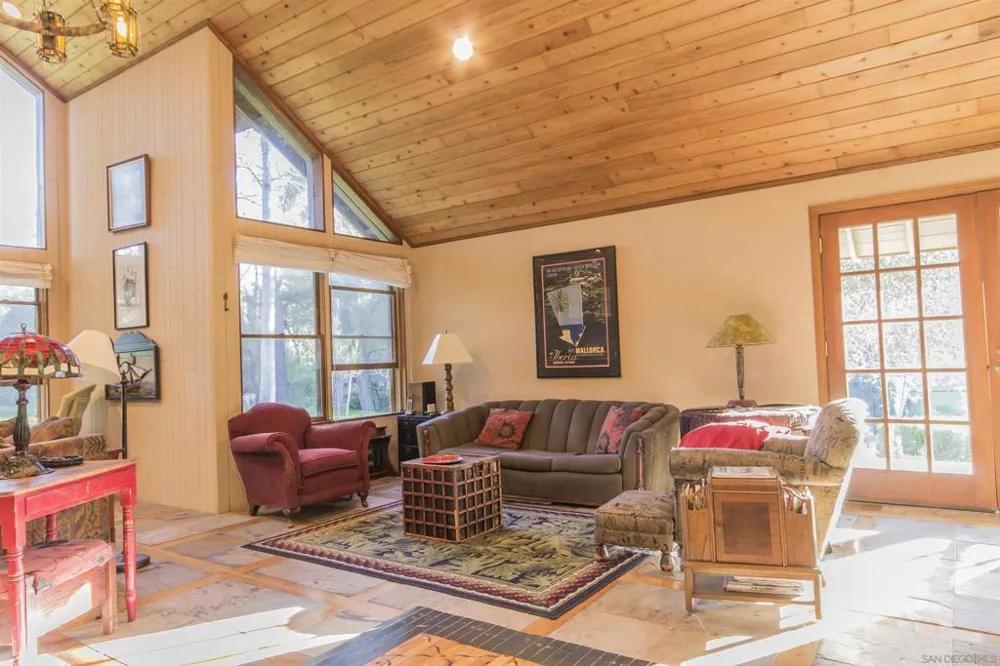 28831 Spruce Pine Valley, CA 91962