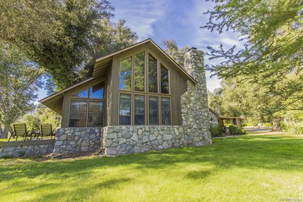 28831 Spruce Pine Valley, CA 91962
