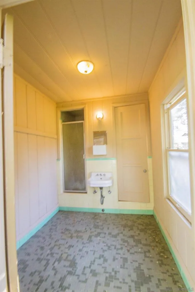 28831 Spruce Pine Valley, CA 91962