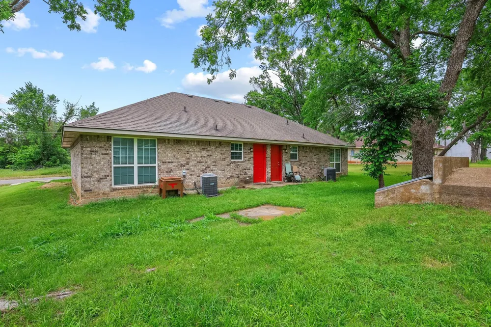 704 Seven Oaks Road Bonham, TX 75418