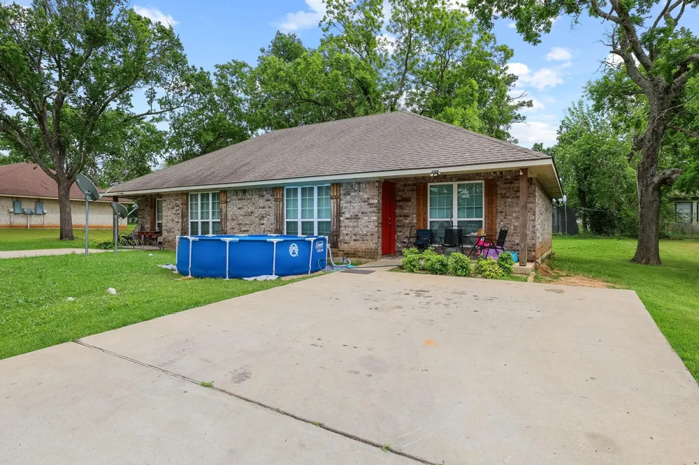 704 Seven Oaks Road Bonham, TX 75418