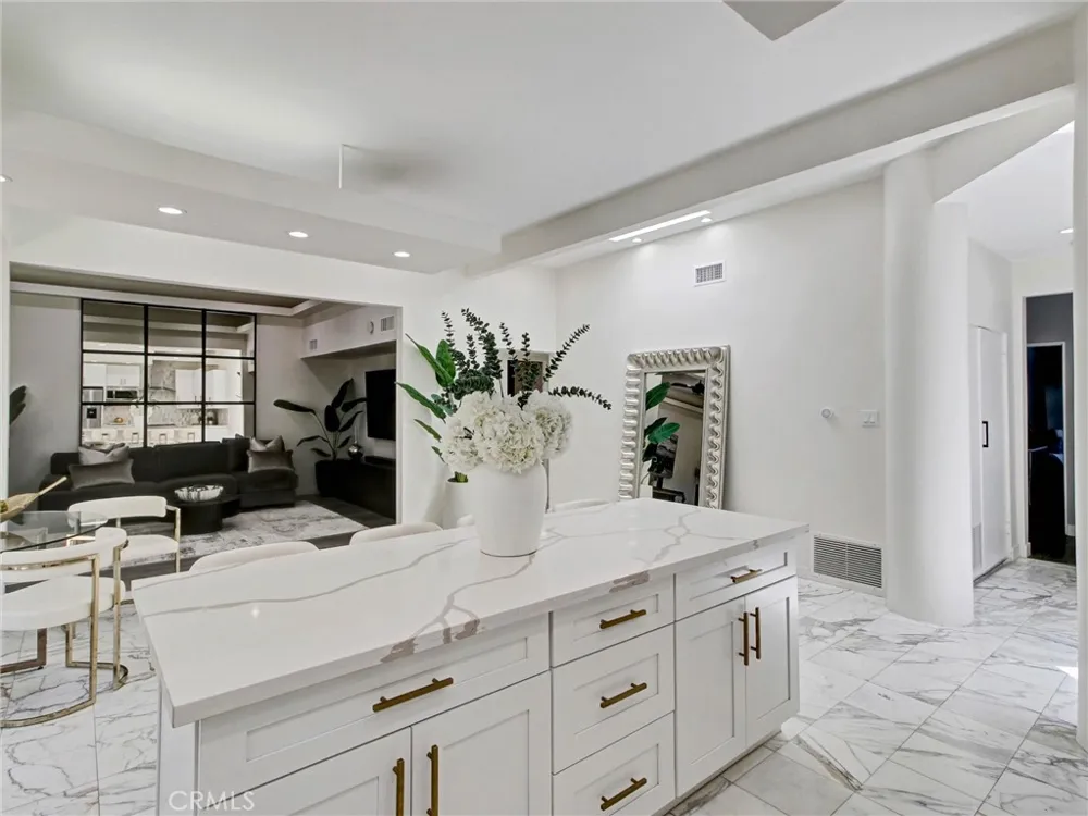 4557 Don Timoteo Drive Los Angeles, CA 90008