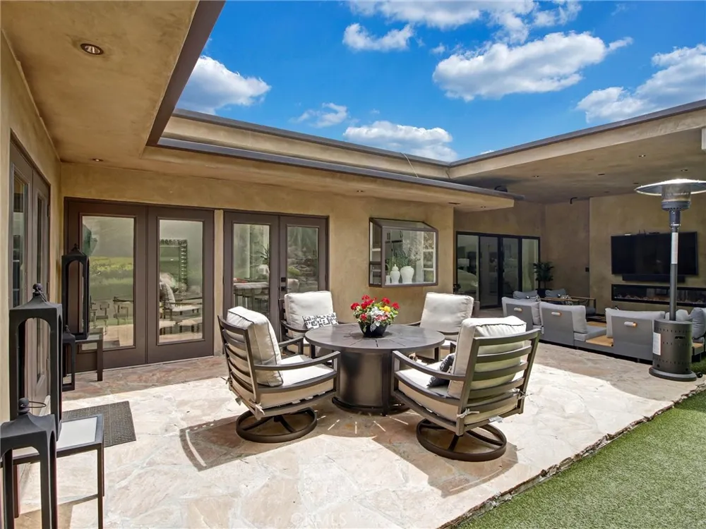 4557 Don Timoteo Drive Los Angeles, CA 90008