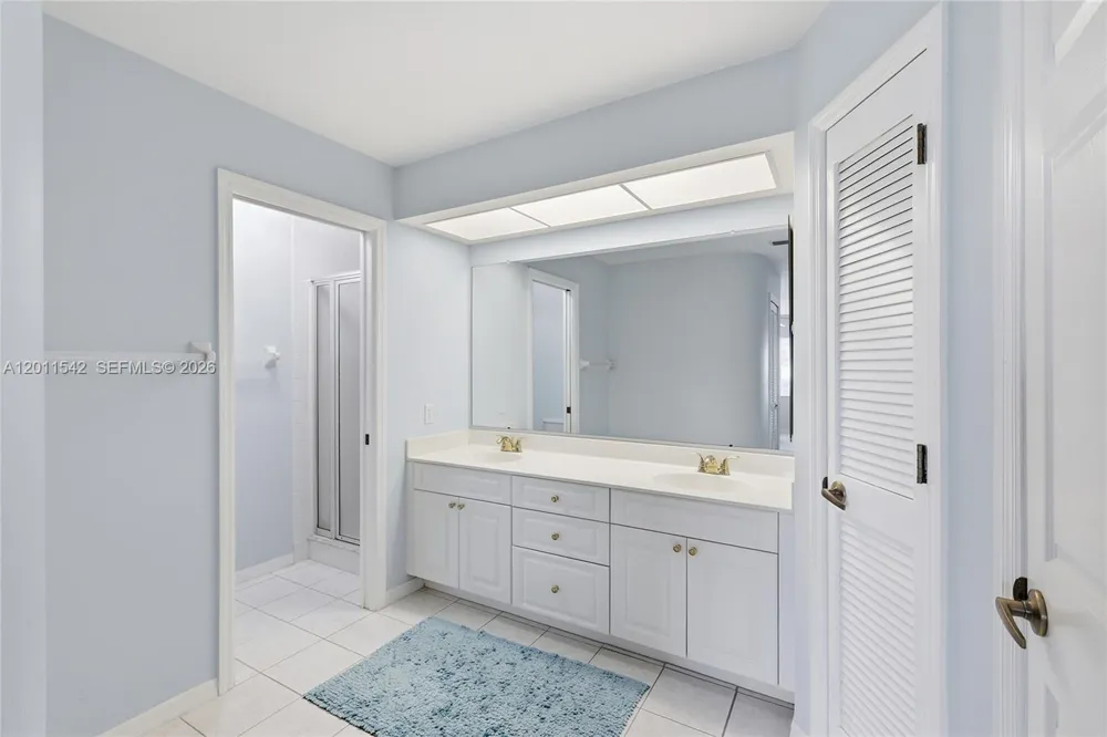 3933 SE 11 Pl #208 Cape Coral, FL 33904