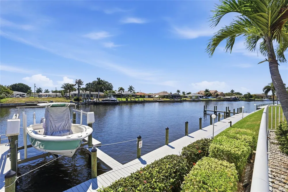 3933 SE 11 Pl #208 Cape Coral, FL 33904