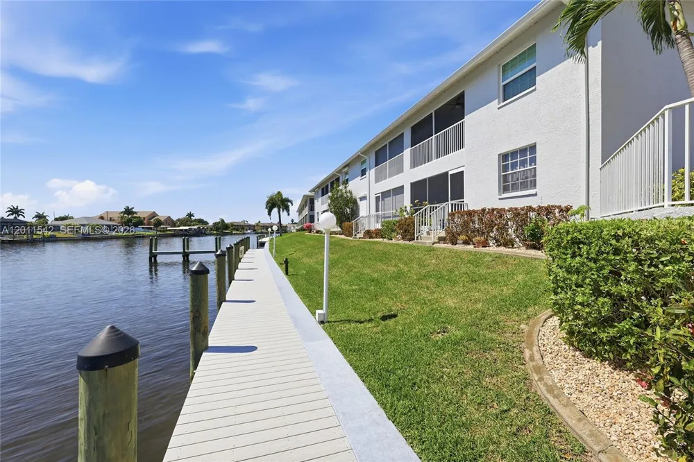 3933 SE 11 Pl #208 Cape Coral, FL 33904