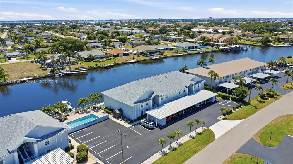 3933 SE 11 Pl #208 Cape Coral, FL 33904