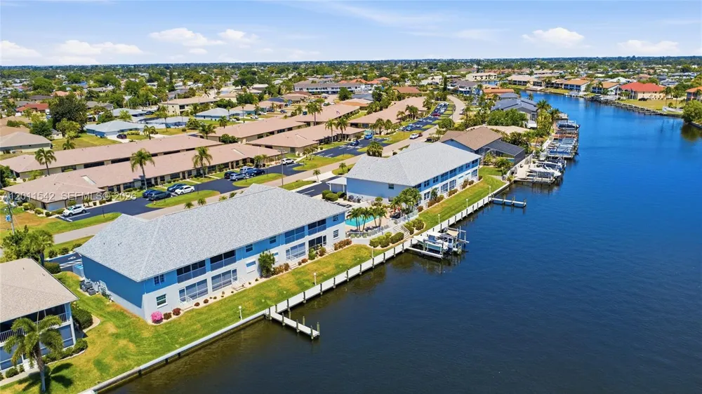 3933 SE 11 Pl #208 Cape Coral, FL 33904