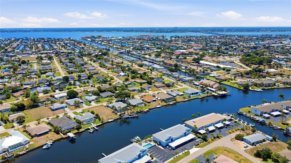 3933 SE 11 Pl #208 Cape Coral, FL 33904