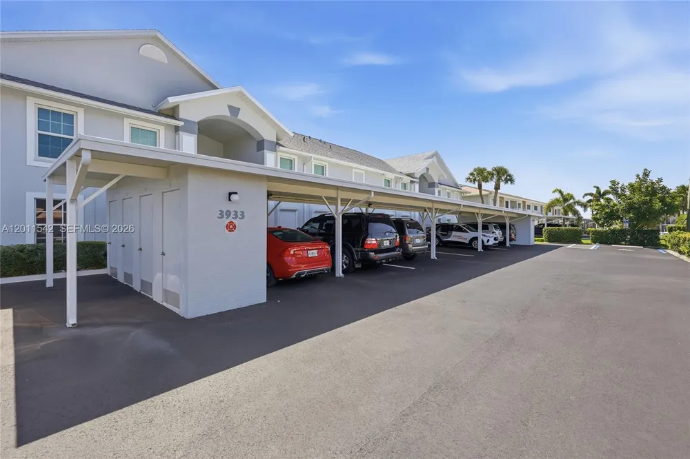 3933 SE 11 Pl #208 Cape Coral, FL 33904