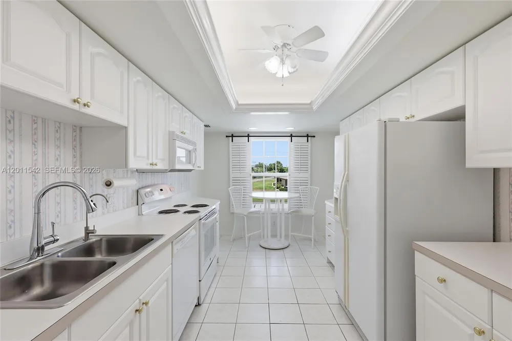 3933 SE 11 Pl #208 Cape Coral, FL 33904