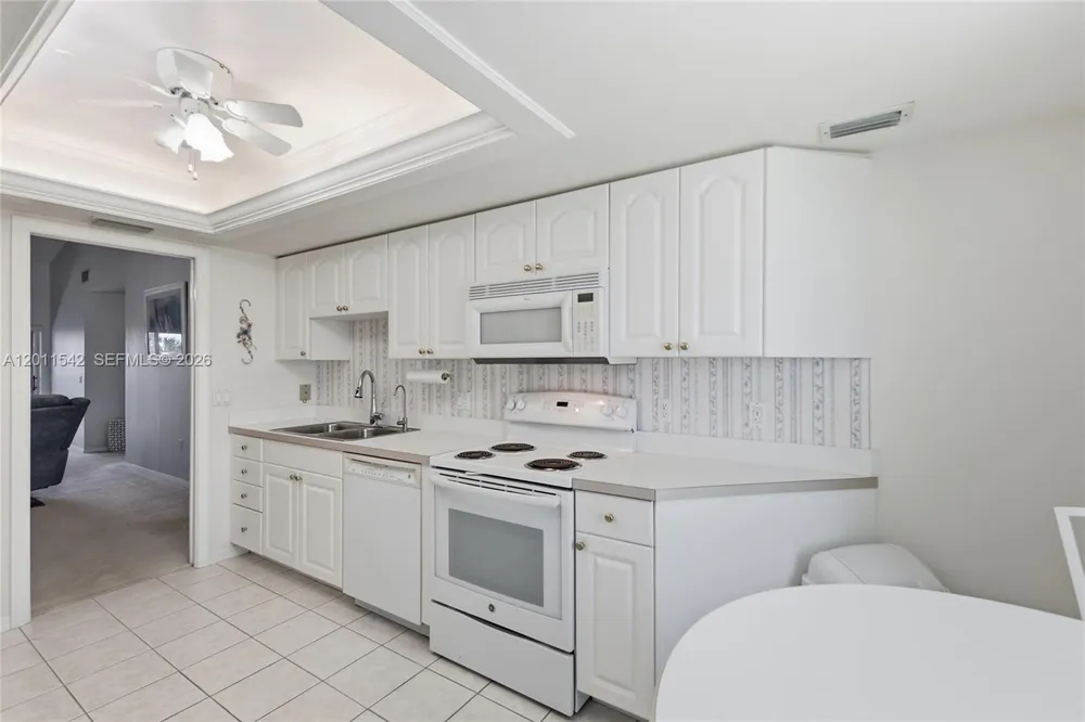 3933 SE 11 Pl #208 Cape Coral, FL 33904
