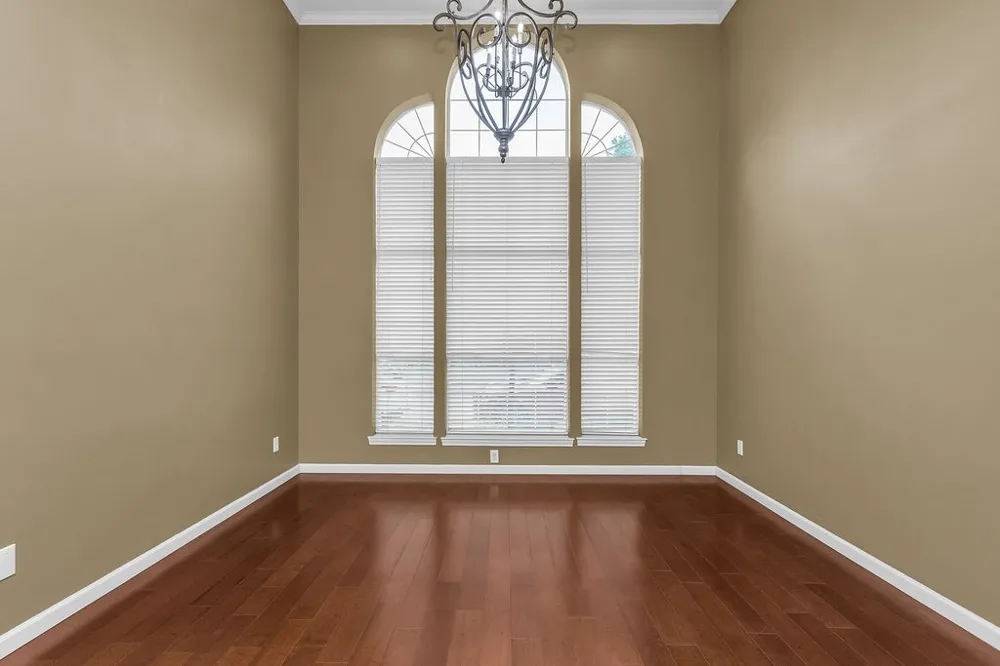 6015 Thursby Avenue Dallas, TX 75252