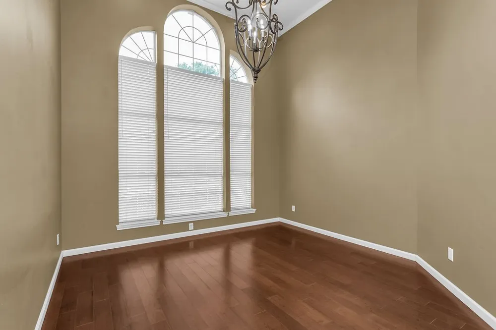 6015 Thursby Avenue Dallas, TX 75252