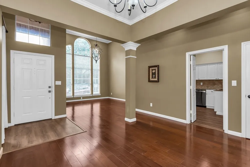 6015 Thursby Avenue Dallas, TX 75252
