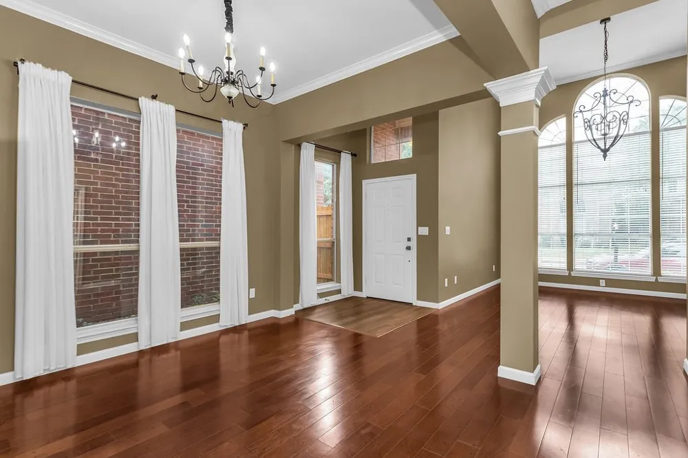 6015 Thursby Avenue Dallas, TX 75252