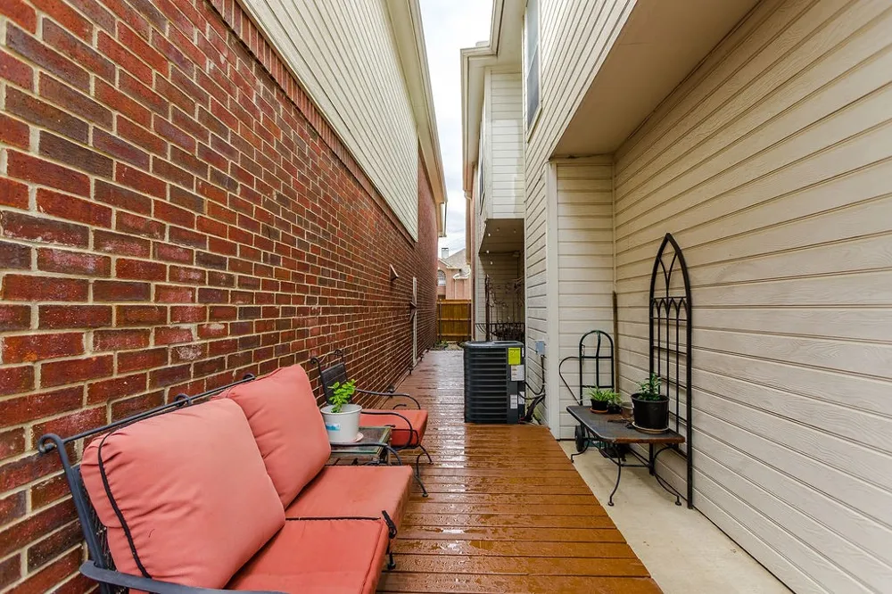 6015 Thursby Avenue Dallas, TX 75252