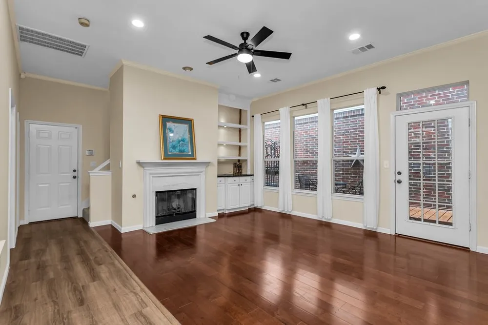 6015 Thursby Avenue Dallas, TX 75252