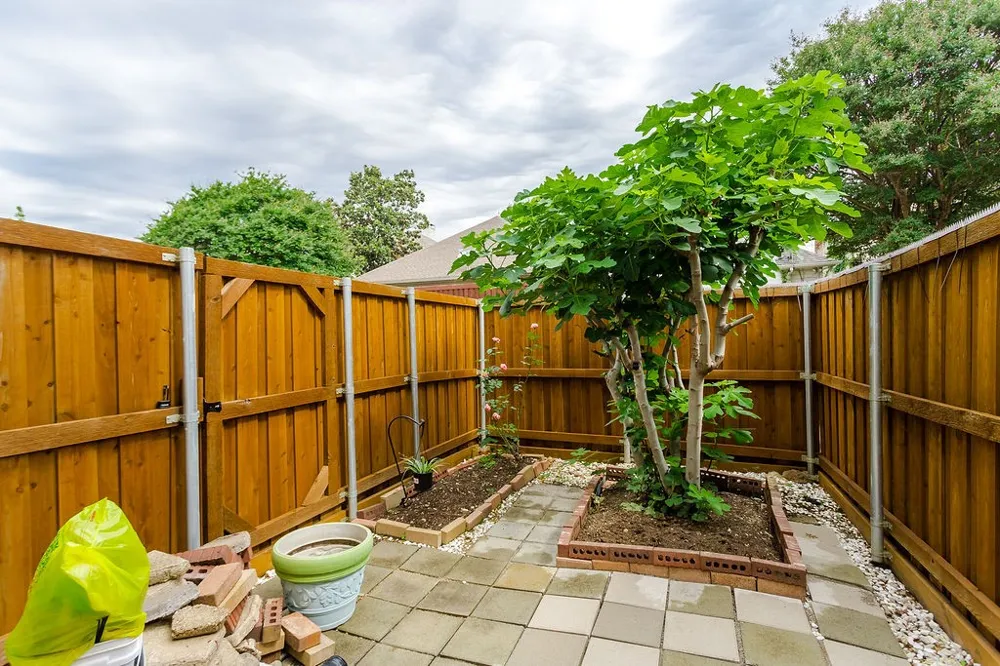6015 Thursby Avenue Dallas, TX 75252