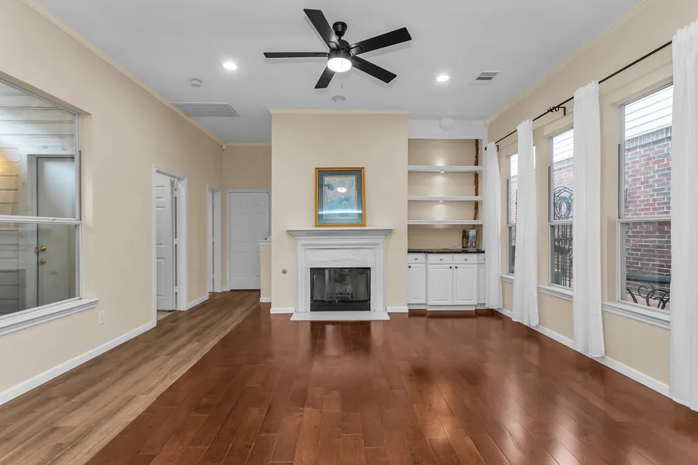 6015 Thursby Avenue Dallas, TX 75252
