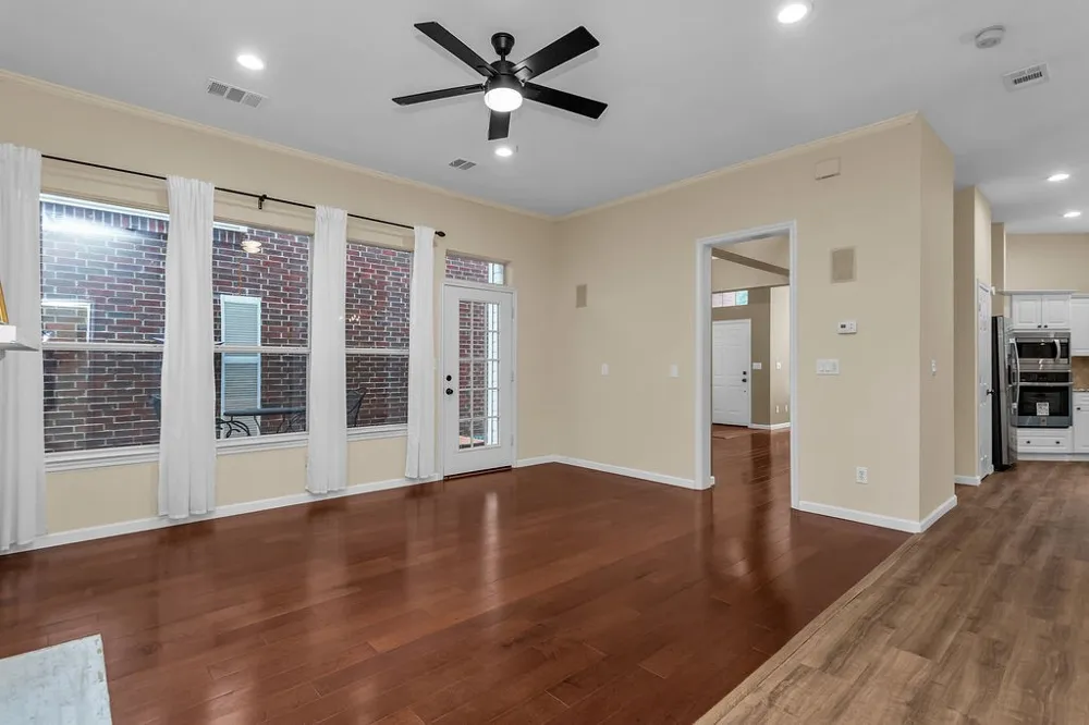 6015 Thursby Avenue Dallas, TX 75252
