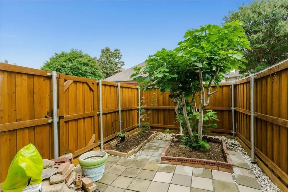 6015 Thursby Avenue Dallas, TX 75252